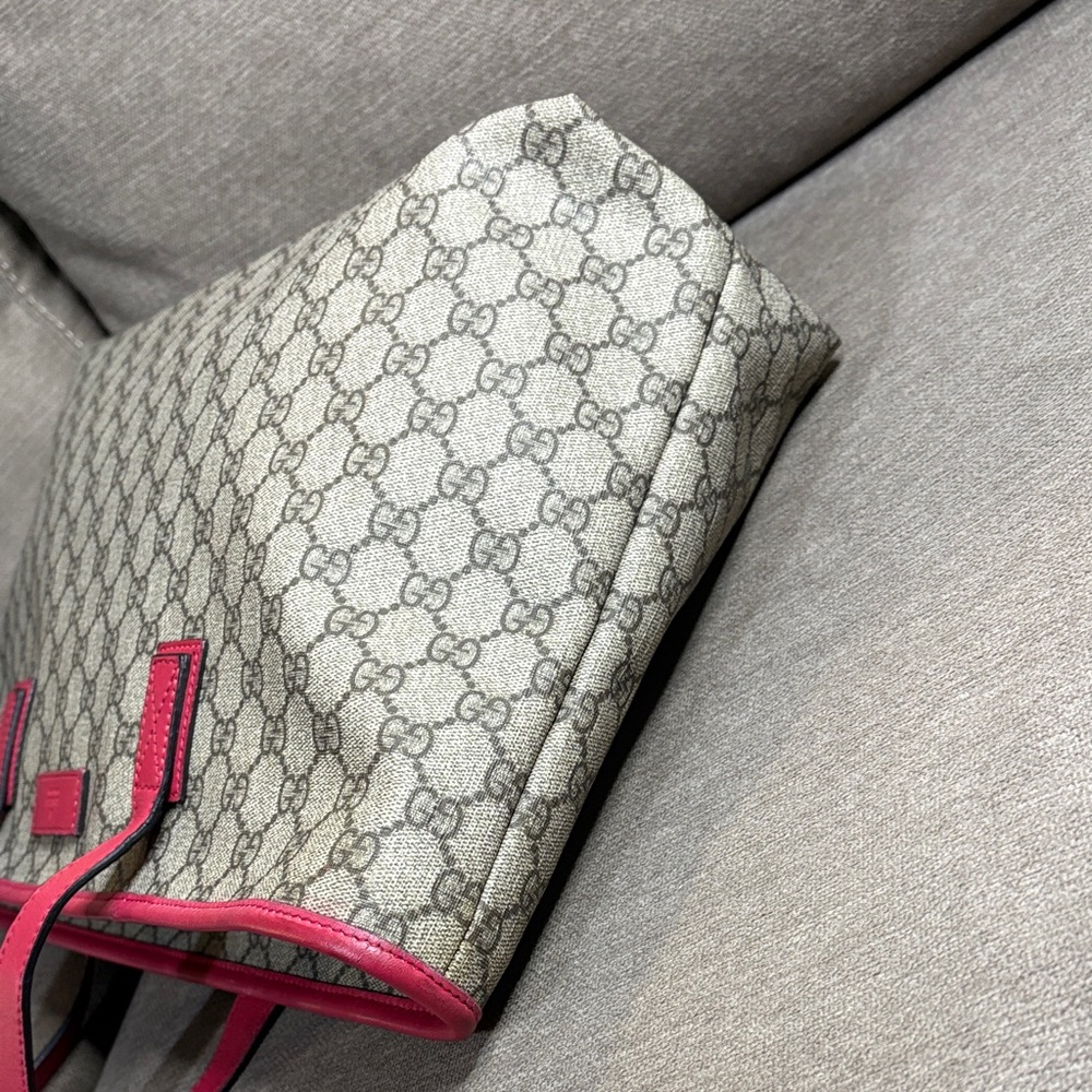 Gucci Beige GG Supreme Joy Tote with Pink Trim - Picture 9 of 15